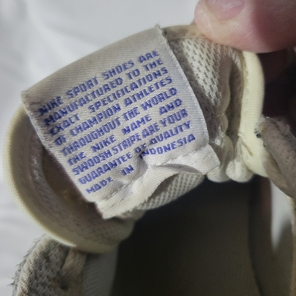 Nike Size 6 Shoes - Picture 3 of 7